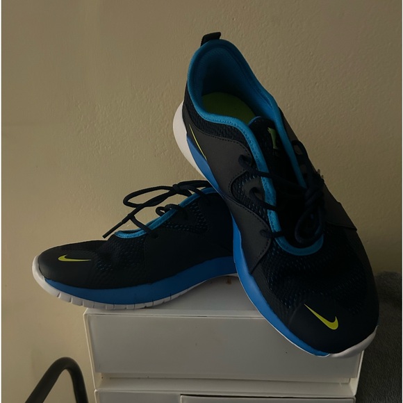 Nikes Size 6Y Bright blue/Navy/Yellow brand new - Picture 3 of 3